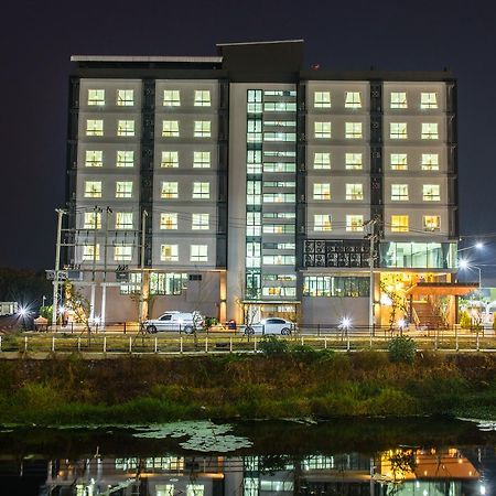 Devloft Hotel Korat Nakhonratchasima Exterior foto